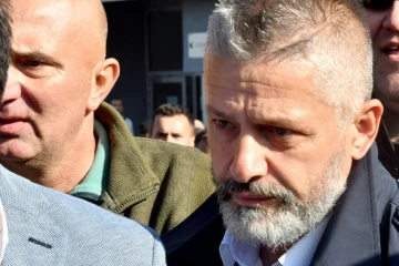 Naser Oric, ex-commandant des forces bosniaques de Srebrenica, à la sortie du tribunal à Sarajevo le 9 octobre 2017