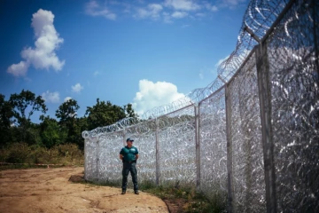 Un policier bulgare près de la frontière entre la Bulgarie et la Turquie, près du village de Golyam Dervent, le 17 juillet 2014