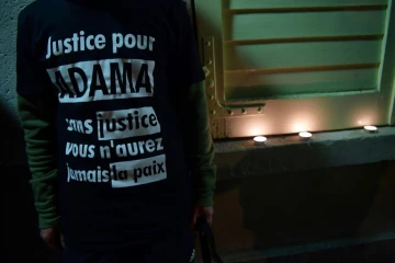 T-shirt porté pendant un rassemblement pour Adama Traoré, le 22 novembre 2016 à Beaumont-sur-Oise