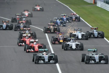 Lewis Hamilton (G) le 27 septembre 2015 lors du Grand Prix du Japon de Formule 1 à Suzuka