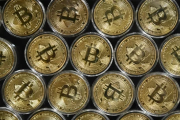 Le bitcoin a franchi samedi pour la première fois de son histoire la barre des 60.000 dollars.