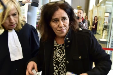 Rosa da Cruz (D), la mère de Séréna, et son avocate Chrystèle Chassagne-Delpech, le 12 novembre 2018 à Tulle