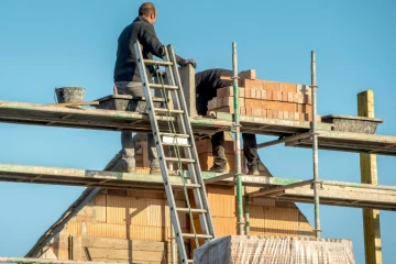 Les permis de construire ont bondi de 18% de décembre à février