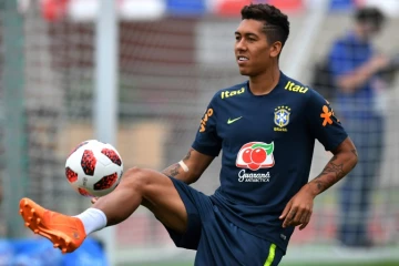 L'attaquant brésilien Roberto Firmino contrôle le ballon lors d'une séance d'entraînement, le 4 juillet 2018 à Sotchi 