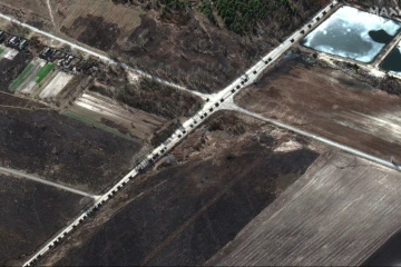Une portion du convoi militaire russe au nord-ouest de Kiev, ici près de Ivankiv, capturé par Maxar Technologies, le 28 février 2022 