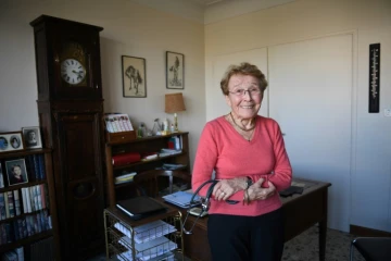 Dr Micheline Foucry, exerçant toujopurs la médecine à l'âge de 87 ans, le 10 mars 2017 à Muron 