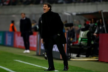 L'entraîneur de Marseille Rudi Garcia donne des instructions face à  Leipzig en quarts de finale aller de l'Europa League, le 5 avril 2018 à Leipzig