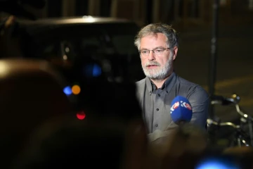 Le porte-parole du parquet belge, Eric Van Der Sypt devant la gare centrale de Bruxelles, le 20 juin 2017 après une explosion "considérée comme une attaque terroriste"