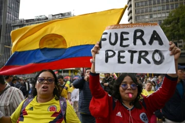 Des manifestants réclament le départ du président colombien Gustavo Petro, le 21 avril 2024 à Bogota