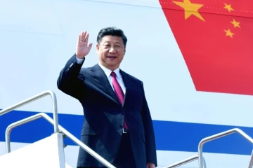Le président chinois Xi Jinping arrive à Dacca au Bangladesh, le 14 octobre 2014.
