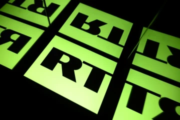 Après Facebook lundi, c'est au tour de YouTube de bloquer mardi en Europe les médias russes RT et Sputnik, accusés de désinformation sur la guerre en Ukraine