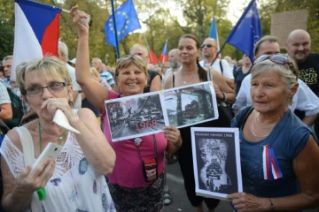 Manifestation devant l'ambassade russe à Prague le 20 août 2018, 50 ans après la répression du Printemps de Prague par Moscou
