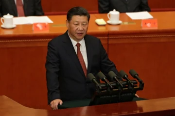Le président chinois Xi Jinping fait une déclaration lors d'une cérémonie pour le 90e anniversaire de l'Armée populaire de libération, le 1er août 2017 à Pékin