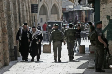 Des forces de sécurité israéliennes patrouillent dans les rues de la Vieille ville de Jérusalem, le 5 octobre 2015