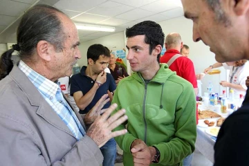 Lundi 18 Octobre 2010

Kilian Jornet à son arrivée à Gillot