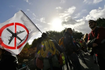 Manifestation d'opposants au transfert de l'aéroport de Nantes à Notre-Dame-des-Landes (Loire-Atlantique), le 21 octobre 2017 sur la zone d'aménagement différé dédiée au projet