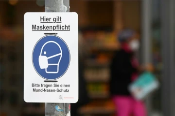 Une affiche rappelant le port obligatoire du masque, à Rosenheim (Allemagne), le 1er avril 2021