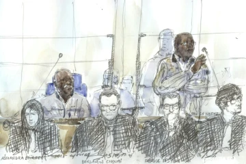 Croquis d'audience montrant les anciens bourgmestres rwandais Tito Barahira et Octavien Ngenzi, le 2 mai 2018, à la cour d'appel de Paris