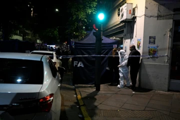 La police scientifique intervient après qu'un homme a pointé une arme à feu vers Cristina Kirchner, à Buenos Aires le 1er septembre