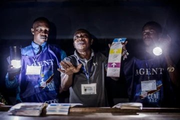 Comptage des votes dans une école de Kinshasa le 30 décembre 2018