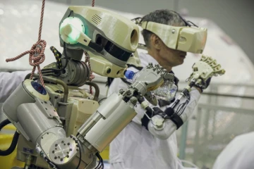 Essais du robot humanoïde russe Skybot F-850, alias Fiodor, avant son départ pour l'ISS