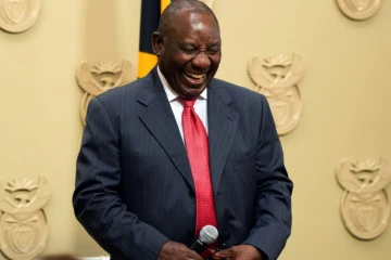 Le nouveau président sud-africain Cyril Ramaphosa après son élection au parlement du Cap le 15 février 2018