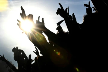 Des spectateurs lors de concerts au Festival des Vieilles Charrues, le 15 juillet 2017 à Carhaix-Plouguer