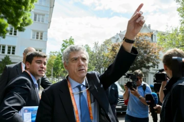 Angel Maria Villar, vice-président senior de l'UEFA, quitte le comité exécutif réuni en session extraordinaire à Bâle, le 18 mai 2016