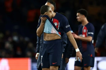 Le dépit de Kylian Mbappé après la défaite du Paris SG face au FC Barcelone (3-2) en quart de finale aller de Ligue des champions, le 10 avril 2024 à Paris