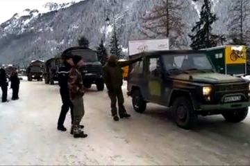 Capture d'écran d'une vidéo du Dauphiné de militaires près de l'endroit ou où cinq légionnaires ont été tués dans une avalanche le 18 janvier 2016 à Valfréjus 