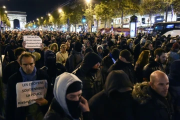 Des policiers français manifestent à Paris le 20 octobre 2016