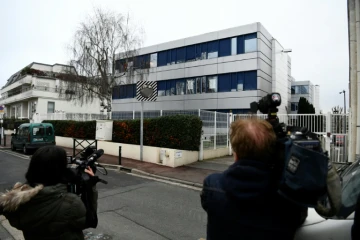 Des journalistes devant le siège du Front national à Nanterre le 20 février 2017