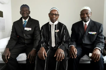 (g-d): Ousmane Sagna, Oumar Dieme, and Guorgui M' Bodji, anciens tirailleurs sénégalais, le 22 décembre 2016 à Bondy, près de Paris