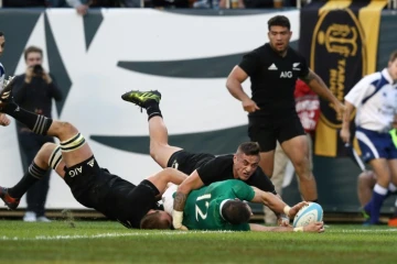 L'Irlandais Robbie Henshaw inscrit un essai face à la Nouvelle-Zélande, le 5 novembre 2016 à Chicago