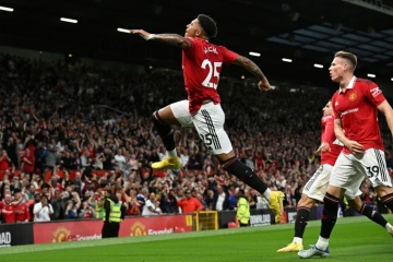 L'attaquant anglais de Manchester United Jadon Sancho et son coéquipier l'Ecossais Scott McTominay lors d'un match de Premier League contre Liverpool à Manchester le 22 août 2022.