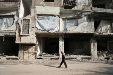 Un immeuble détruit dans le quartier de Douma, contrôlé par les rebelles à l'est de Damas, le 30 décembre 2016