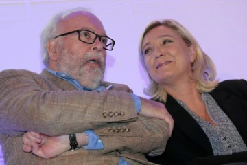 Le trésorier du Front national, Wallerand de Saint-Just et la présidente du FN Marine Le Pen, le 14 septembre 2015 à Arpajon (sud de Paris)