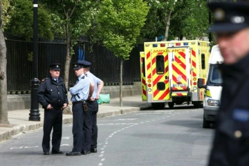 Des policiers et une ambulance à Dublin en 2006