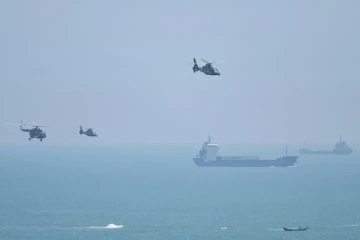Des hélicoptères chinois le 4 août 2022 près de l'île de Pingtan, le point le plus proche de Taïwan du territoire chinois