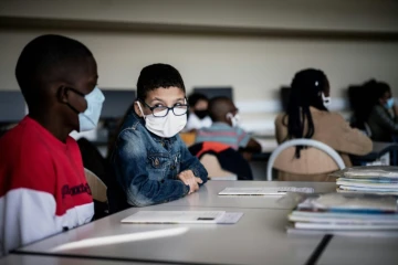 Le port du masque est de nouveau obligatoire à l'école élémentaire à partir de lundi dans toute la France