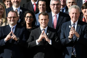 Sous le signe de Paris-2024 à l'Elysée: Emmanuel Macron, entouré de Patrick Baumann et de Guy Drut, le 16 mai 2017