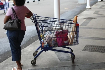 Sortie de supermarché (Photo Archives)