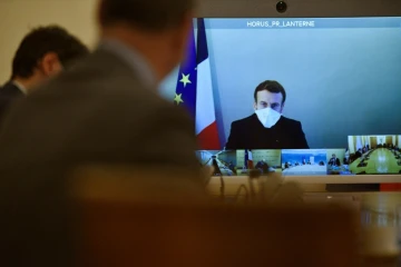 Emmanuel Macron lors d'un Conseil des ministres en visioconférence le 21 décembre 2020 à Paris