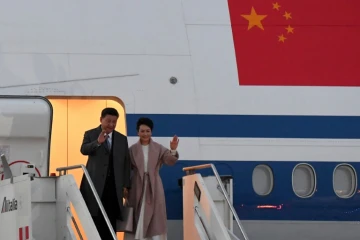 Le président chinois Xi Jinping et son épouse Peng Liyuan arrivent à l'aéroport de Rome-Fiumicino, le 21 mars 2019