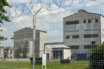 Le gouvernement a donné trois mois au groupe pharmaceutique Sanofi pour respecter les valeurs limites d'émission de rejets toxiques décelées sur le site de Mourenx (Pyrénées-Atlantiques), dont la production a été suspendue le 9 juillet 2018