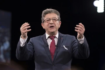 Le leader de La France Insoumise (LFI), Jean-Luc Mélenchon, le 25 novembre 2017 à Cournon-d?Auvergne, près de Clermont-Ferrand