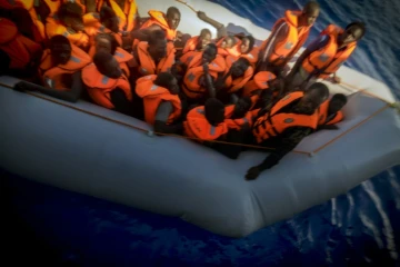 Opération de sauvetage de migrants par Médecins sans Frontières le 28 septembre 2015 au large de la Libye