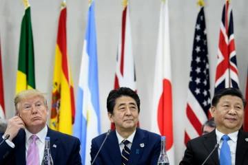 Le président américain, Donald Trump, le Premier ministre japonais, Shinzo Abe, et le président chinois, Xi Jinping, au sommet du G20 à Osaka le 28 juin 2019
