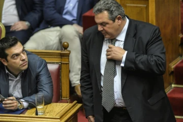 Le dirigeant de Syriza, Alexis Tsipras et le chef de file du Parti des Grecs indépendants (Panel), Panos Kammenos, le 10 juillet 2015 à Athènes