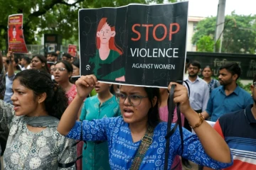 Des étudiants en médecine manifestent  le 15 août 2024 à Calcutta en Inde contre le viol et le meurtre d'une soignante